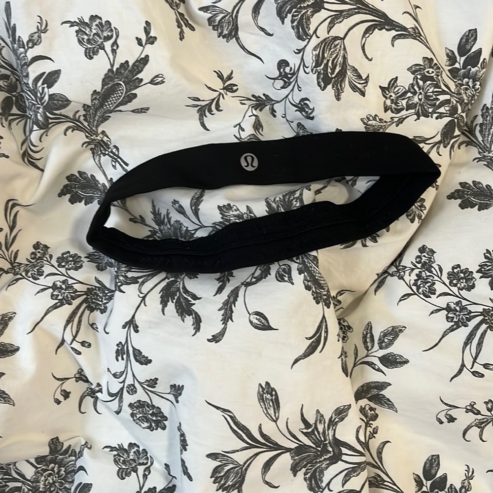 lululemon | black headband